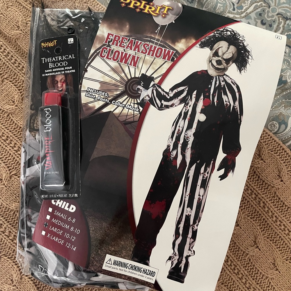 Halloween costume: Freakshow clown